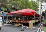 Торговая палатка с красной крышей